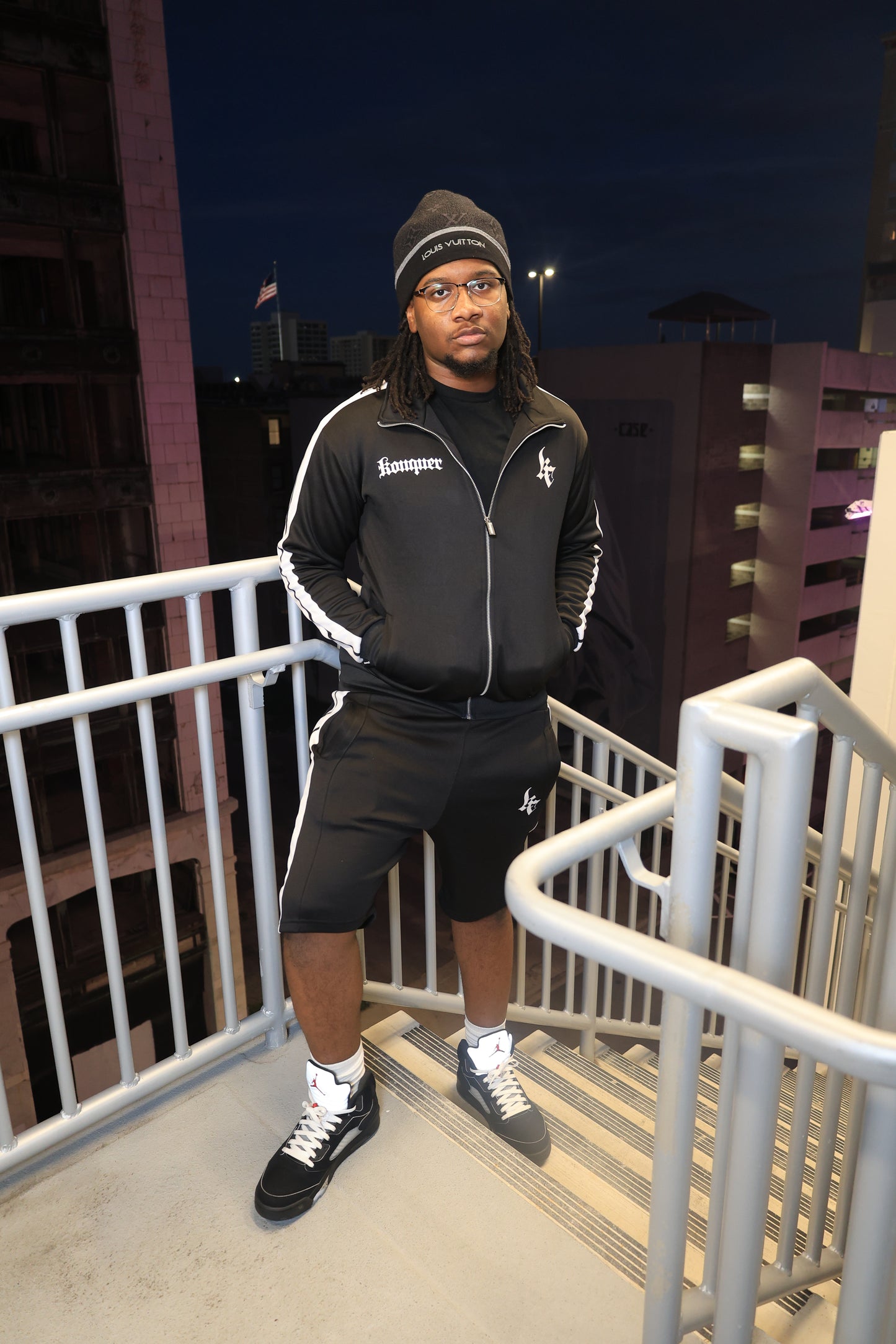 BLACK KONQUER TRACKSUIT JACKET